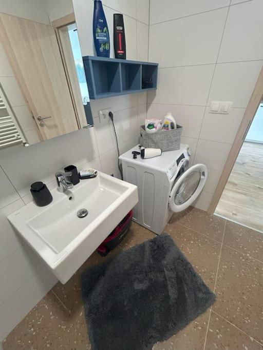 Apartman Modern Aparment In Moruse Compex With Free Parking *